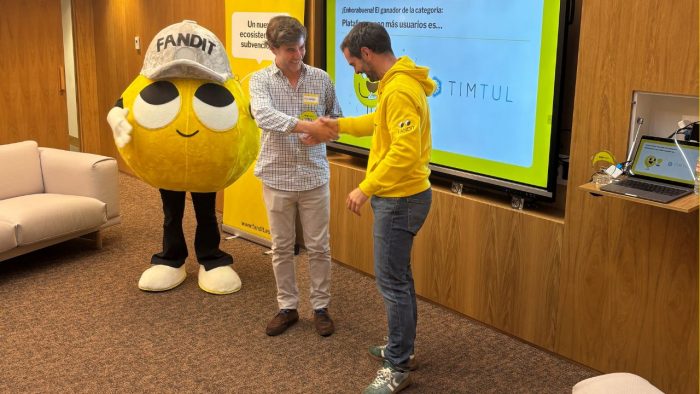 TIMTUL software para asociaciones recibiendo el premio de fandit a plataforma con mas usuarios.